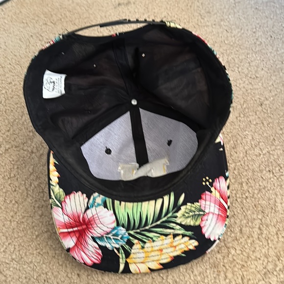 Floral Hawaiian Hat - Picture 3 of 3